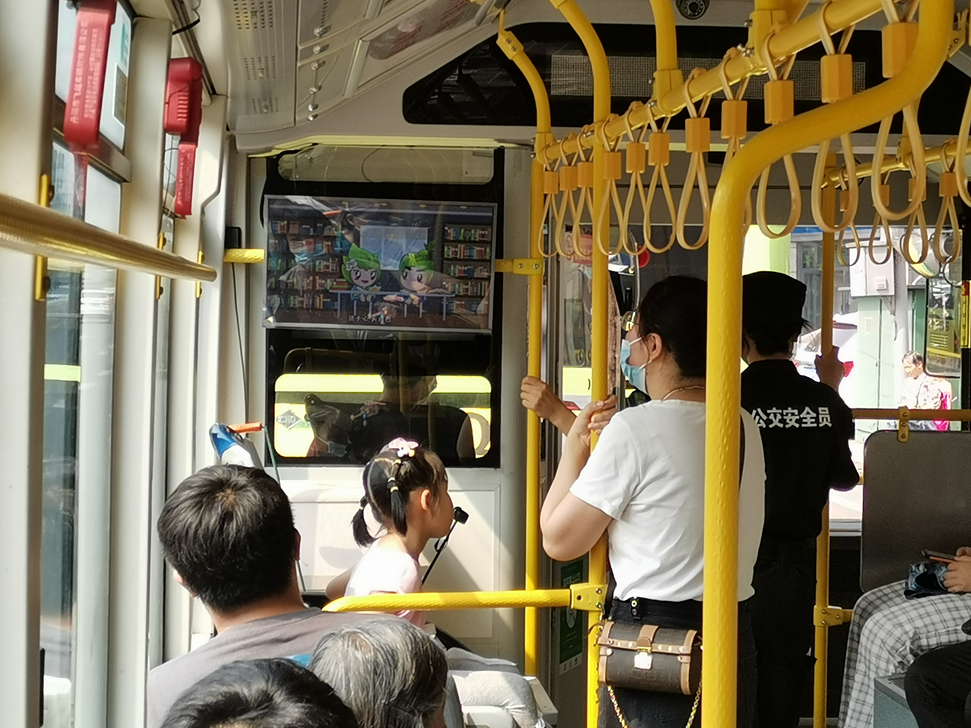 助力法治宜賓建設(shè)——宜賓公交車廂普法課堂開(kāi)講啦！